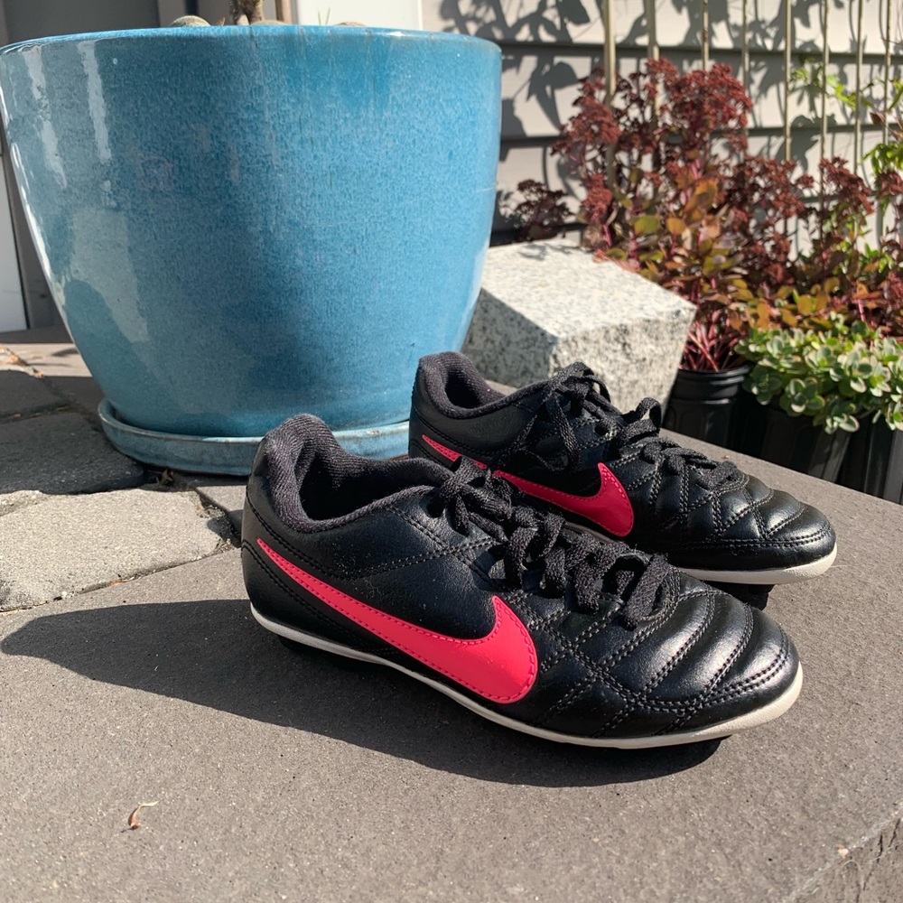 Nike 13C EUC girls soccer cleats